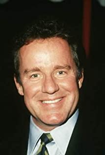 How tall is Phil Hartman?